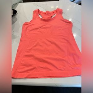 Athleta momentum tank, size medium, sunset glow